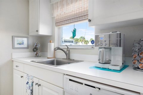 Condo in Saint Petersburg, Florida, 2 bedrooms № 2235083 - photo 10
