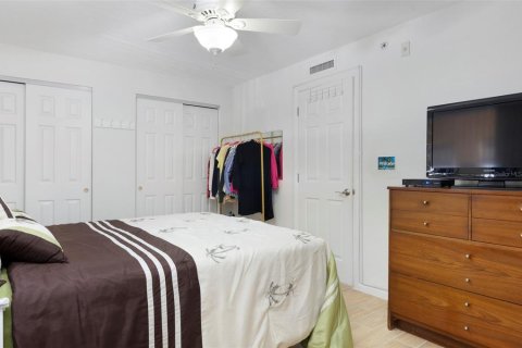 Condo in Saint Petersburg, Florida, 2 bedrooms № 2235083 - photo 18