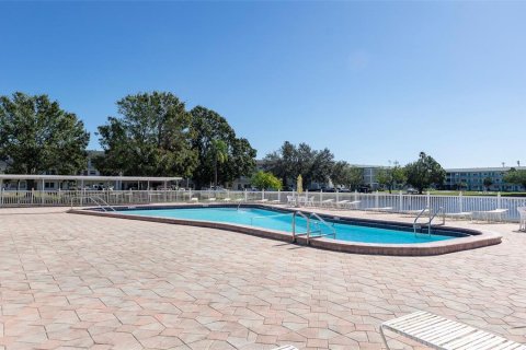 Condo in Saint Petersburg, Florida, 2 bedrooms № 2235083 - photo 27