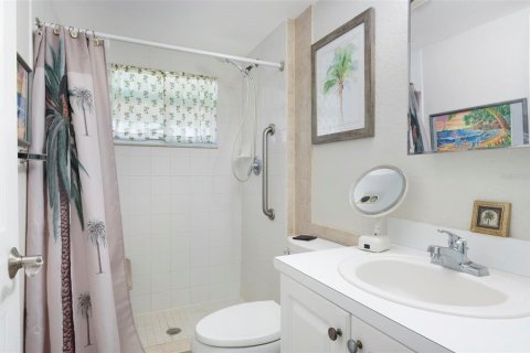 Condo in Saint Petersburg, Florida, 2 bedrooms № 2235083 - photo 17