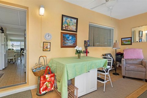 Condo in Saint Petersburg, Florida, 2 bedrooms № 2235083 - photo 13
