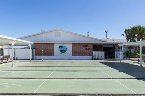 Condo in Saint Petersburg, Florida, 2 bedrooms № 2235083 - photo 29