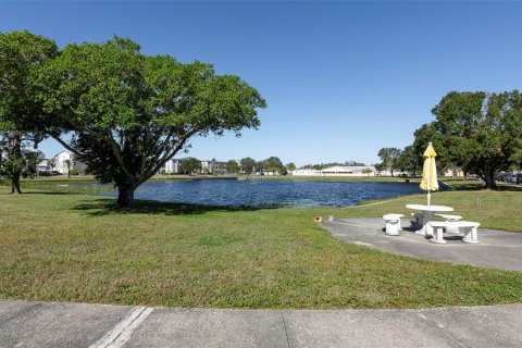 Condo in Saint Petersburg, Florida, 2 bedrooms № 2235083 - photo 3