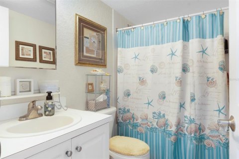 Condo in Saint Petersburg, Florida, 2 bedrooms № 2235083 - photo 15
