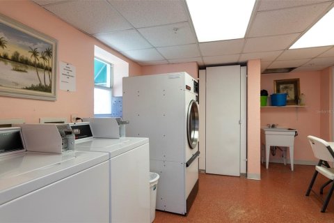 Condo in Saint Petersburg, Florida, 2 bedrooms № 2235083 - photo 20
