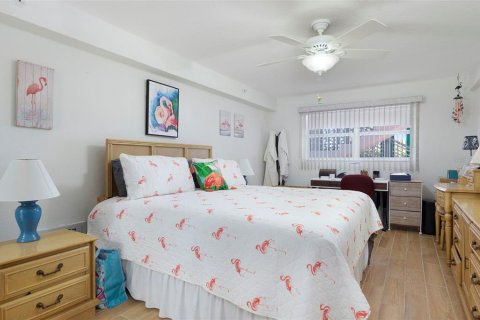Condo in Saint Petersburg, Florida, 2 bedrooms № 2235083 - photo 14