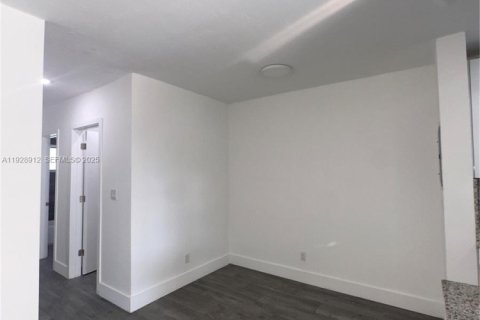 Casa en alquiler en Miami, Florida, 1 dormitorio № 2076855 - foto 2