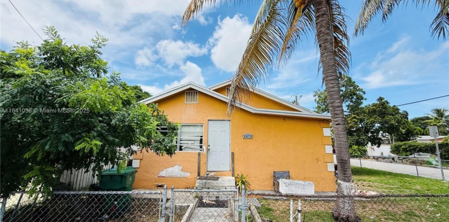 House in Miami, Florida 3 bedrooms, 114.08 sq.m. № 1836397