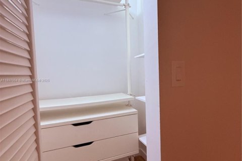 Condominio en venta en Miami, Florida, 1 dormitorio, 67.17 m2 № 1948423 - foto 17