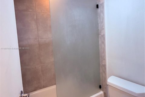 Condominio en venta en Miami, Florida, 1 dormitorio, 67.17 m2 № 1948423 - foto 12
