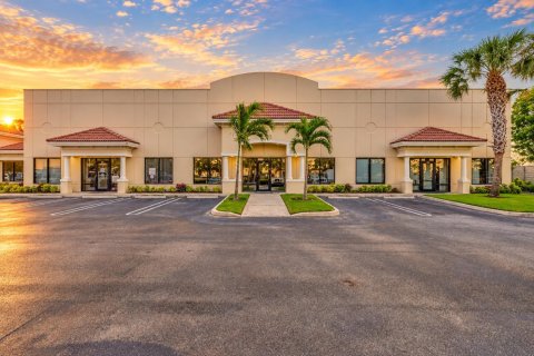 Commercial property in Coral Springs, Florida № 2399831