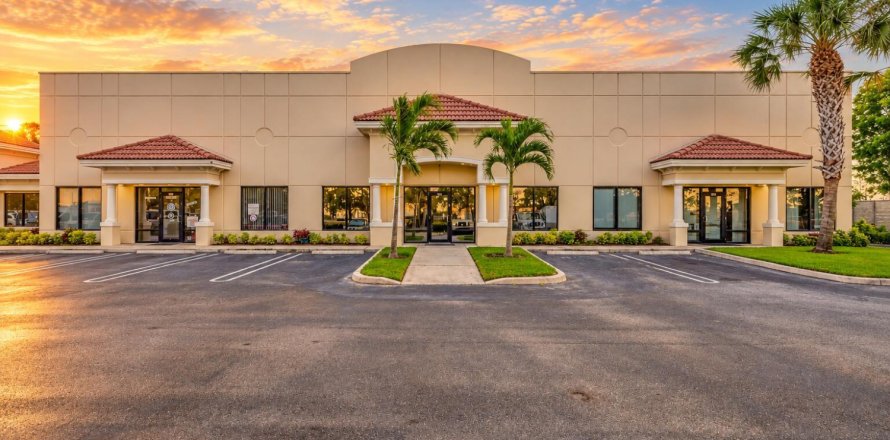 Commercial property in Coral Springs, Florida № 2399831
