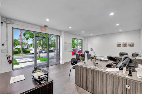 Commercial property in Coral Springs, Florida № 2399831 - photo 4