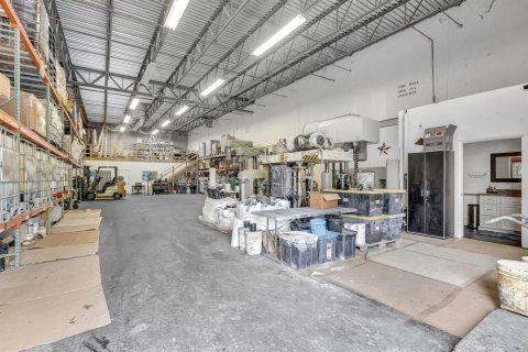 Commercial property in Coral Springs, Florida № 2399831 - photo 20