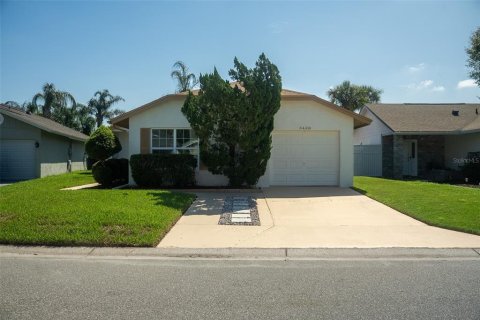 House in Orlando, Florida 2 bedrooms, 159.98 sq.m. № 2285564
