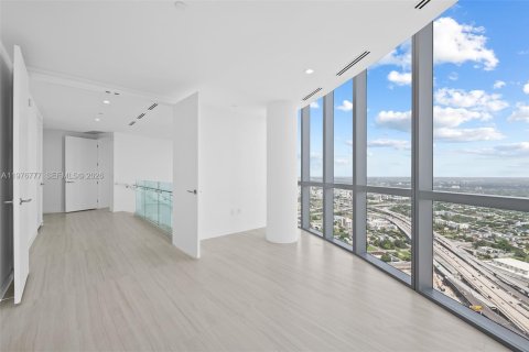 Condo in Miami, Florida, 4 bedrooms  № 2040580 - photo 15