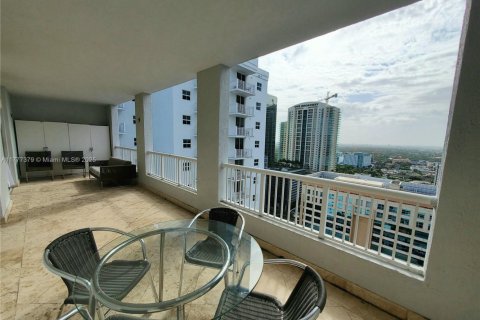 Condo in Miami, Florida, 2 bedrooms  № 1705890 - photo 11