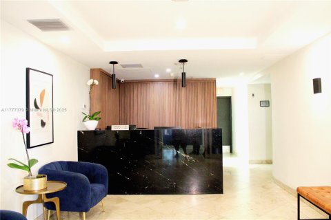 Condo in Miami, Florida, 2 bedrooms  № 1705890 - photo 6