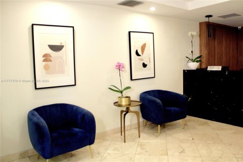 Condo in Miami, Florida, 2 bedrooms  № 1705890 - photo 5