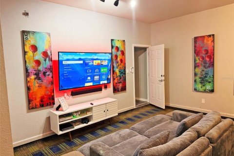 Casa en venta en Kissimmee, Florida, 6 dormitorios, 261.24 m2 № 2091738 - foto 12