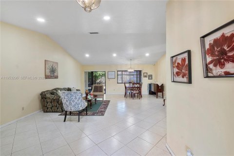 House in Lauderhill, Florida 3 bedrooms, 175.03 sq.m. № 2008122 - photo 5