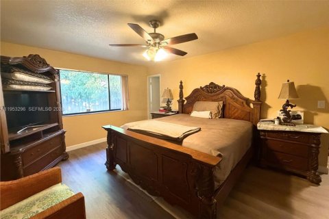 House in Lauderhill, Florida 3 bedrooms, 175.03 sq.m. № 2008122 - photo 16