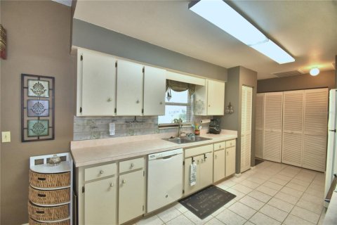House in Lakeland, Florida 2 bedrooms, 125.42 sq.m. № 2215378 - photo 16