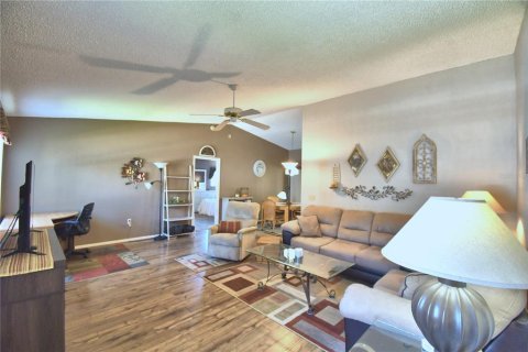 House in Lakeland, Florida 2 bedrooms, 125.42 sq.m. № 2215378 - photo 8