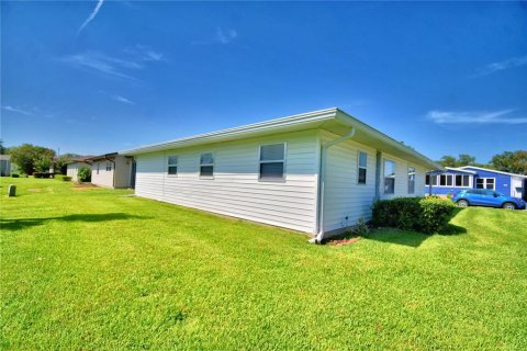House in Lakeland, Florida 2 bedrooms, 125.42 sq.m. № 2215378 - photo 3