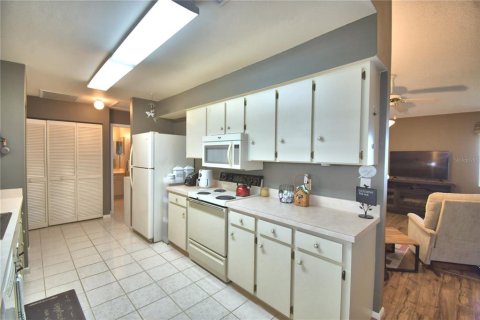 House in Lakeland, Florida 2 bedrooms, 125.42 sq.m. № 2215378 - photo 15