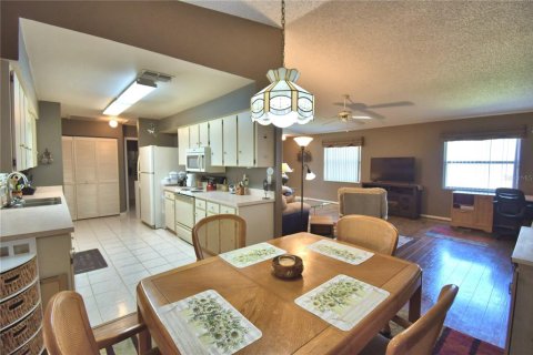 House in Lakeland, Florida 2 bedrooms, 125.42 sq.m. № 2215378 - photo 12