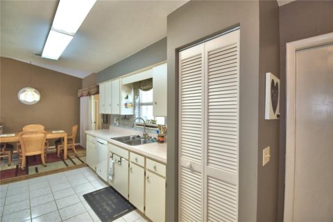 House in Lakeland, Florida 2 bedrooms, 125.42 sq.m. № 2215378 - photo 17