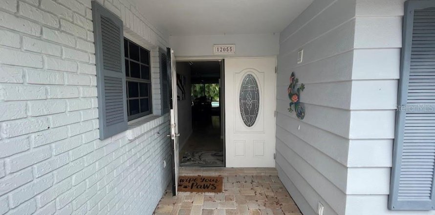 Villa ou maison à Treasure Island, Floride 4 chambres, 221.11 m2 № 1613444