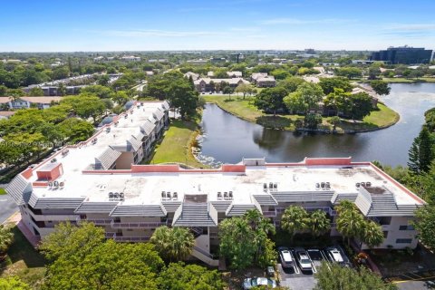 Condo in Coral Springs, Florida, 2 bedrooms  № 2026105 - photo 14