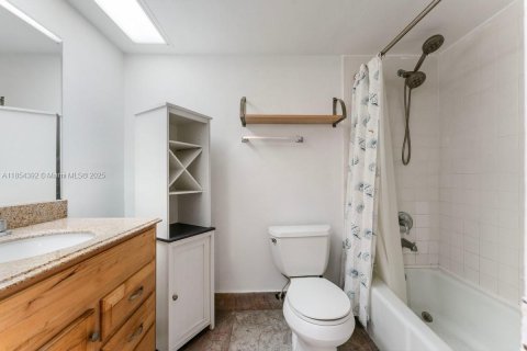 Condo in Coral Springs, Florida, 2 bedrooms  № 2026105 - photo 9