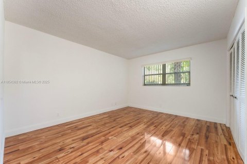Condo in Coral Springs, Florida, 2 bedrooms  № 2026105 - photo 11
