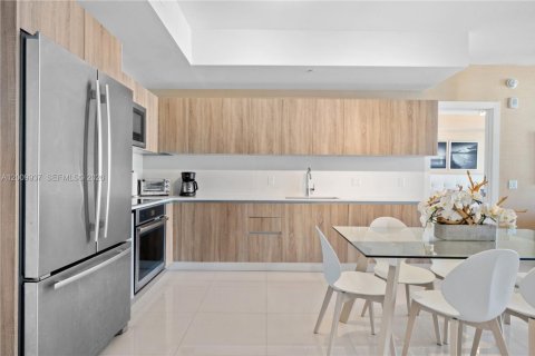 Condo in Aventura, Florida, 2 bedrooms № 2090040 - photo 10