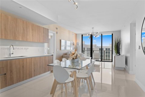 Condo in Aventura, Florida, 2 bedrooms № 2090040 - photo 8