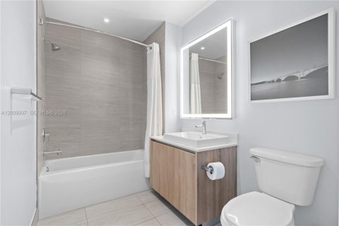 Condo in Aventura, Florida, 2 bedrooms № 2090040 - photo 16