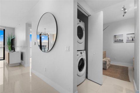 Condo in Aventura, Florida, 2 bedrooms № 2090040 - photo 20