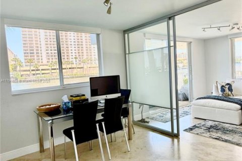 Copropriété à louer à North Miami Beach, Floride: 3 chambres, 129.6 m2 № 1980451 - photo 11