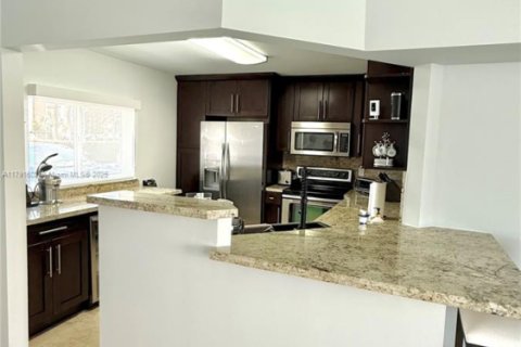 Copropriété à louer à North Miami Beach, Floride: 3 chambres, 129.6 m2 № 1980451 - photo 6