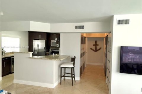 Copropriété à louer à North Miami Beach, Floride: 3 chambres, 129.6 m2 № 1980451 - photo 5