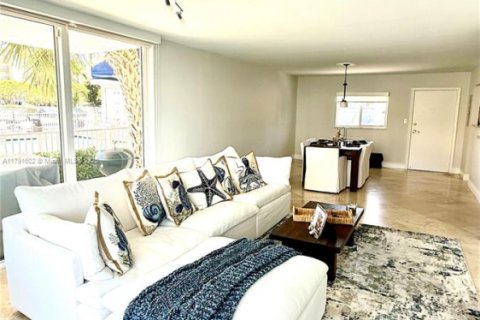 Copropriété à louer à North Miami Beach, Floride: 3 chambres, 129.6 m2 № 1980451 - photo 10