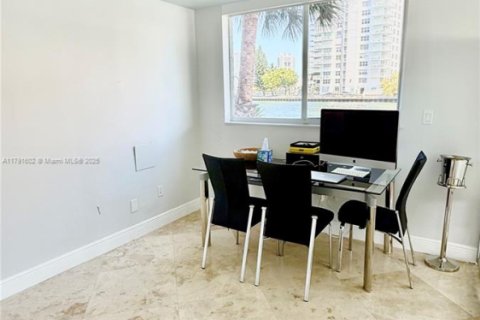 Copropriété à louer à North Miami Beach, Floride: 3 chambres, 129.6 m2 № 1980451 - photo 12