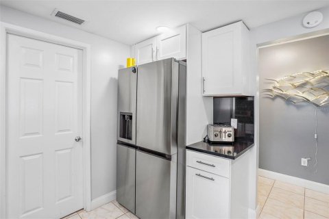 Condo in South Pasadena, Florida, 2 bedrooms  № 1340072 - photo 10