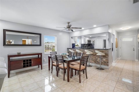 Condo in South Pasadena, Florida, 2 bedrooms  № 1340072 - photo 7