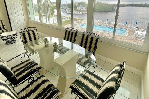 Condo in South Pasadena, Florida, 2 bedrooms  № 1340072 - photo 19