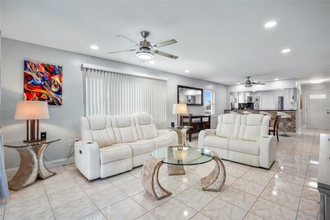 Condo in South Pasadena, Florida, 2 bedrooms  № 1340072 - photo 17
