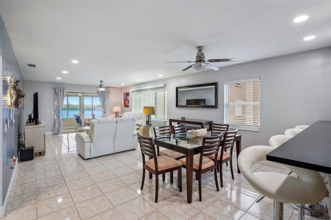 Condo in South Pasadena, Florida, 2 bedrooms  № 1340072 - photo 6